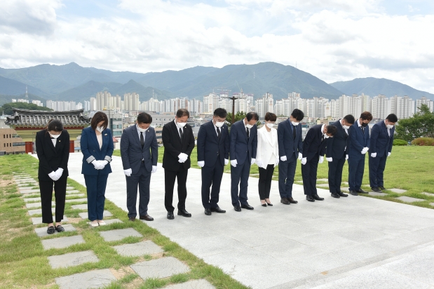 제9대 달성군의회 충혼탑 참배 