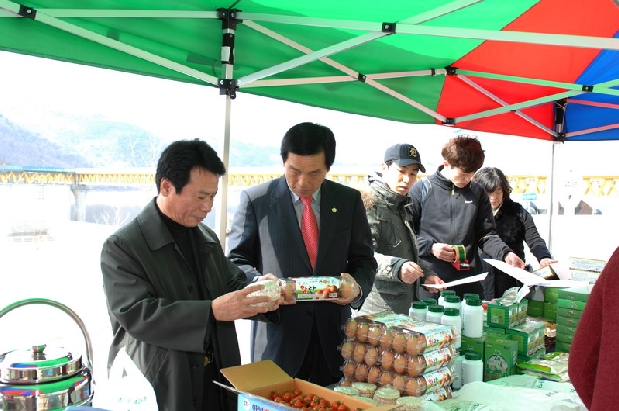 달성보 및 강정보의 참달성 우수특산물직거래장터 개설 ( 3. 10. 달성보)