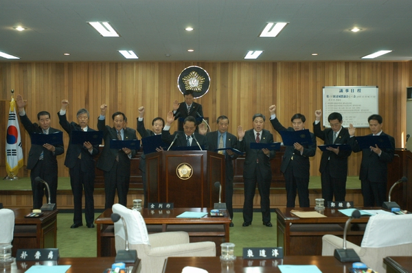 일본정부의 왜곡 규탄결의대회 (4. 15 본회의장)