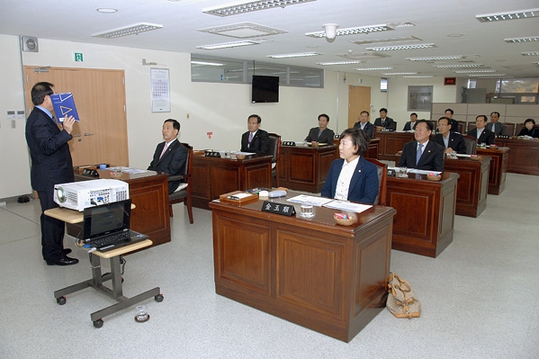 정례회 대비 의정연수 (10.30. 청사 내 소회의실)