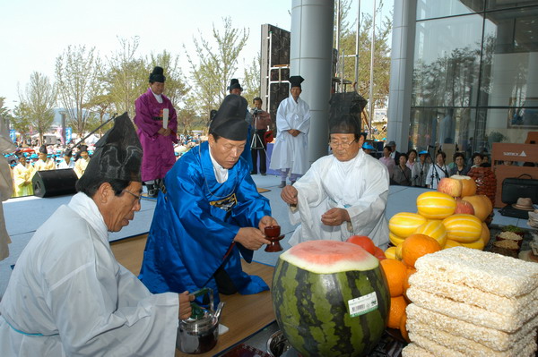 신청사 개청 고유제 (5. 25. 신청사 광장)