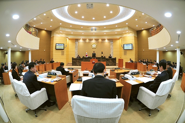 제213회 제2차 정례회 개회 (11.26. 본회의장)