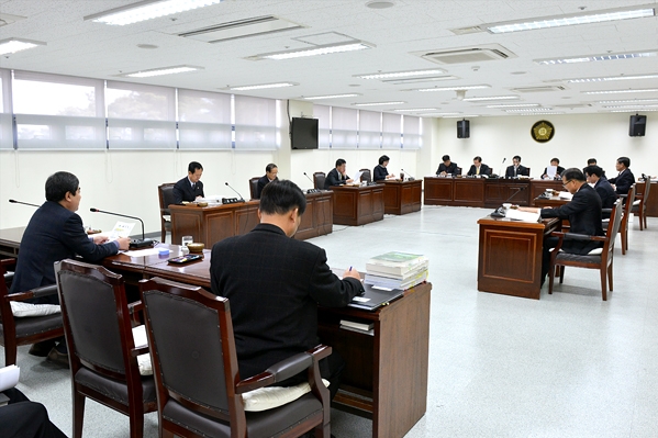 2013년도 세입세출예산안 심의 