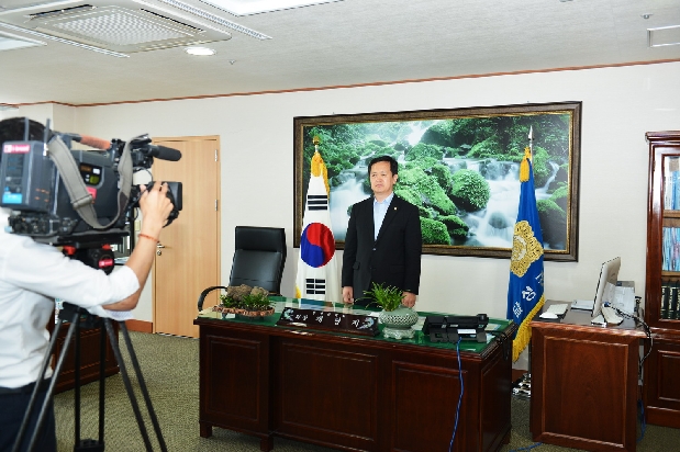 T-Broad 방송 한가위 축하 메세지 녹화 ( 9. 3. 의장실)